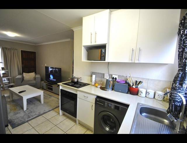 2 BEDROOM SIMPLEX FOR SALE IN DAWN PARK